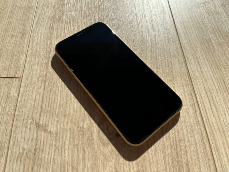 iPhone XR 64 GB žltý