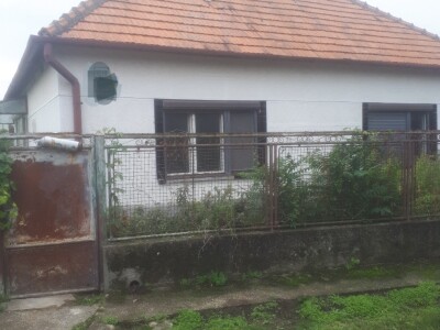 ZNÍŽENA CENA!!! 3 +1 izbový rodinný dom na predaj v obci Marcelová.