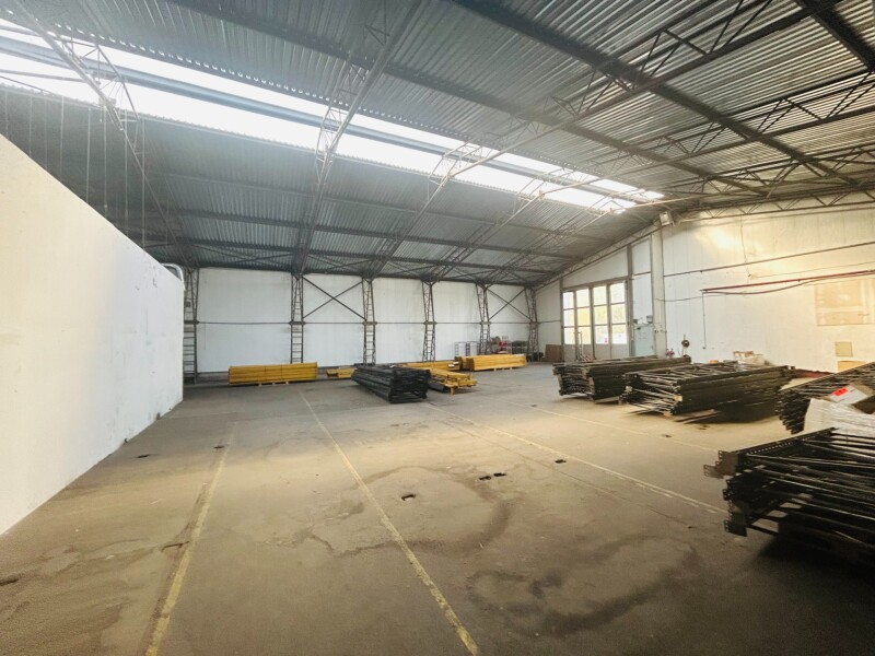 Prenájom výrobnej haly resp. skladu vo výmere cca 2400 m2 v NZ