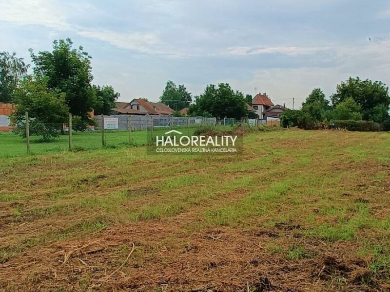 HALO reality - Predaj, záhradný pozemok 946 m2 Lúčnica nad Žitavo...