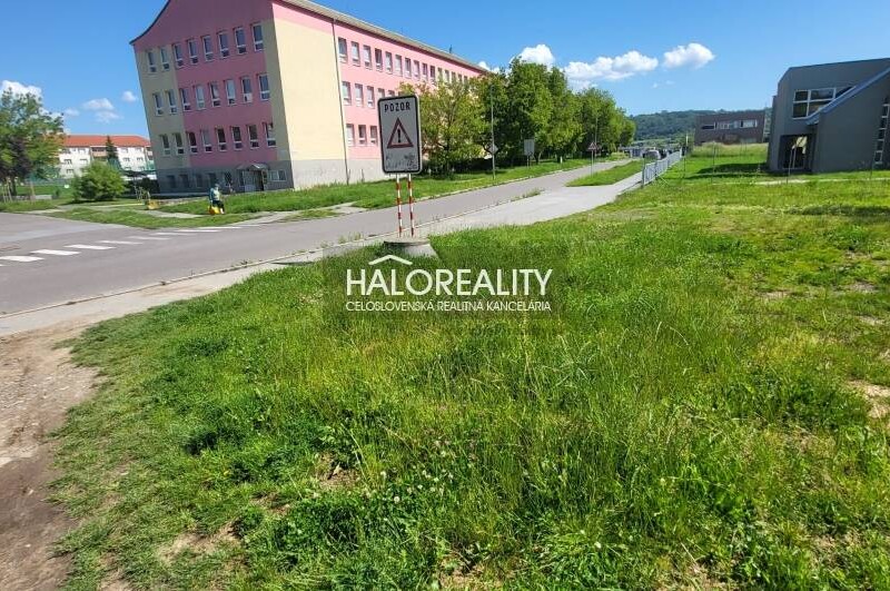 HALO reality - Predaj, pozemok pre bytovú výstavbu 1997 m2 Žiar n...