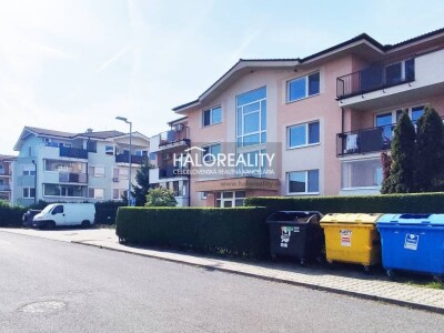 HALO reality - Predaj, pozemok 76 m2 Rovinka, 5x parkovacie státie