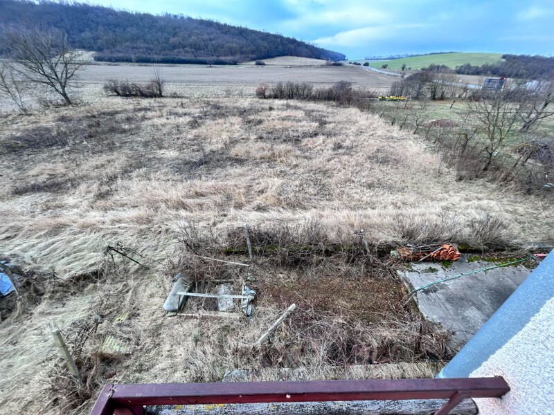 Na predaj dvojgeneračný rodinný dom 1584 m2, na polosamote okres LV