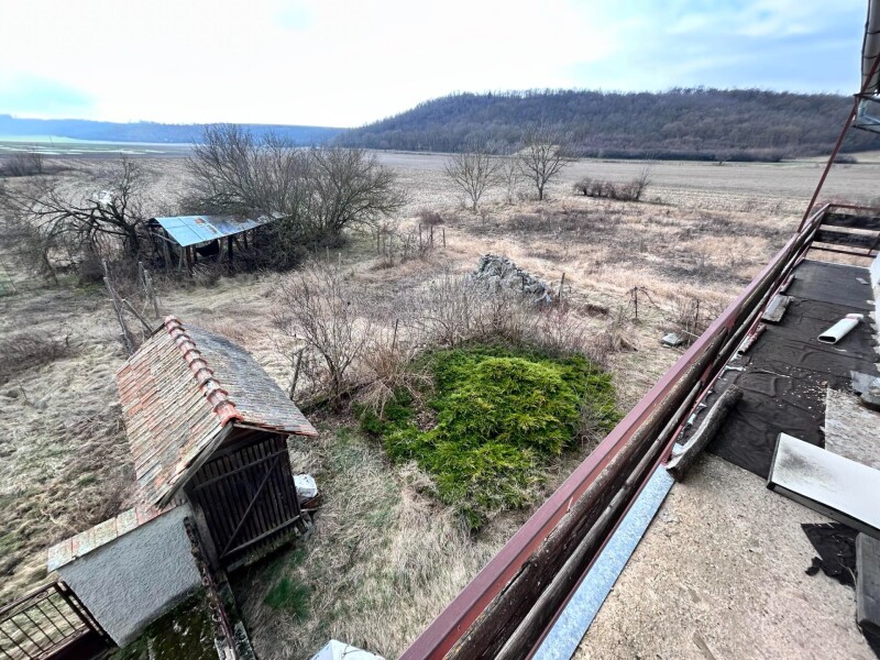 Na predaj dvojgeneračný rodinný dom 1584 m2, na polosamote okres LV