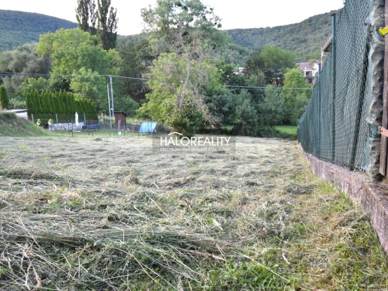 HALO reality - Predaj, pozemok pre rodinný dom 781 m2 Nitrianske ...