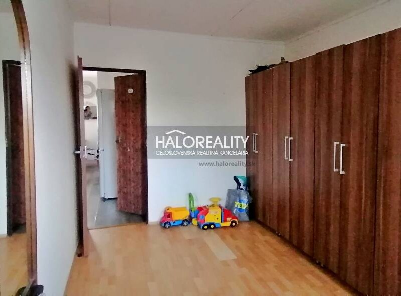 HALO reality - Predaj, trojizbový byt Dolný Pial, 3 izby + KK