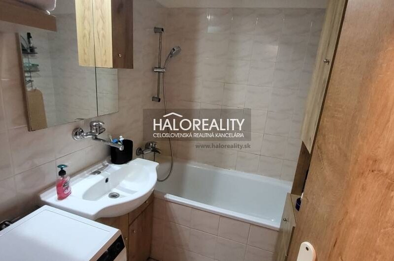 HALO reality - Prenájom, trojizbový byt Žiar nad Hronom, Priamo v c...