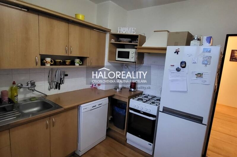 HALO reality - Prenájom, trojizbový byt Žiar nad Hronom, Priamo v c...