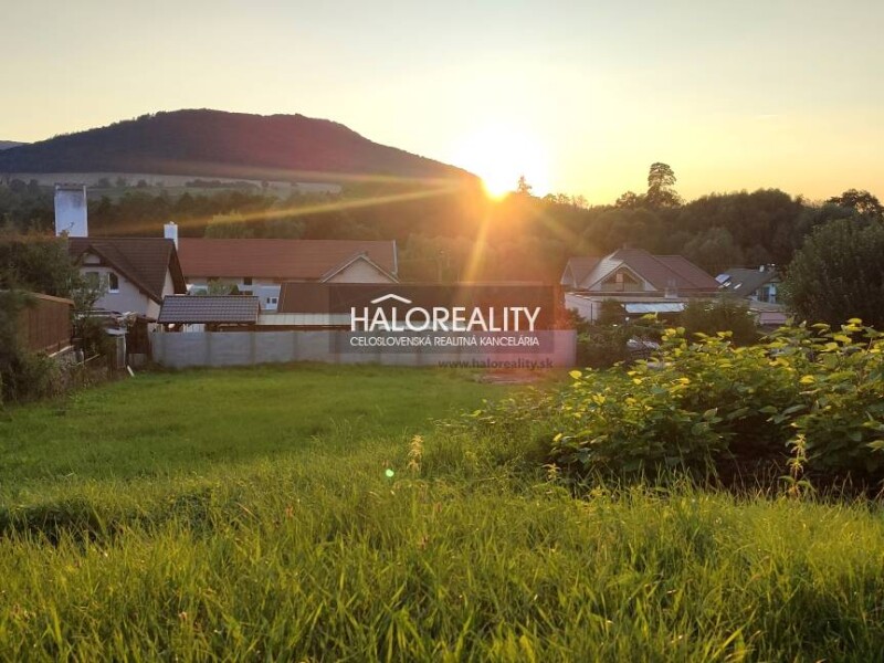 HALO reality - Predaj, pozemok pre rodinný dom 766m2 Veľké Uherce...