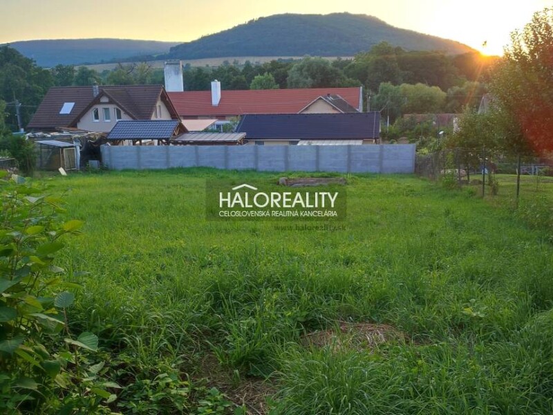 HALO reality - Predaj, pozemok pre rodinný dom 766m2 Veľké Uherce...