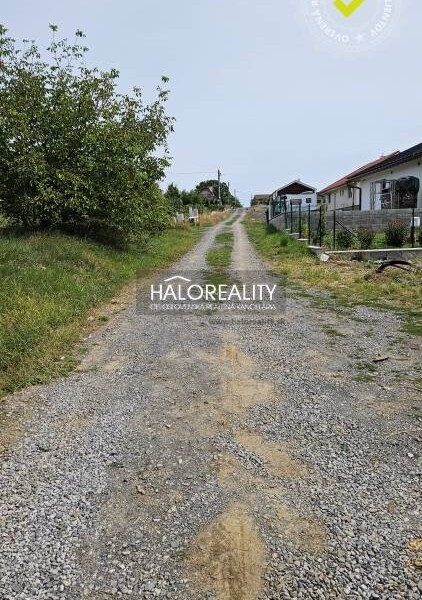 HALO reality - Predaj, pozemok pre rodinný dom 818 m2 Banská Štia...