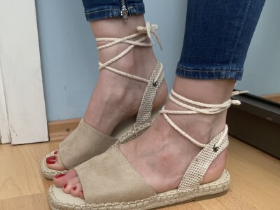 Bledé šnurovacie espadrilky