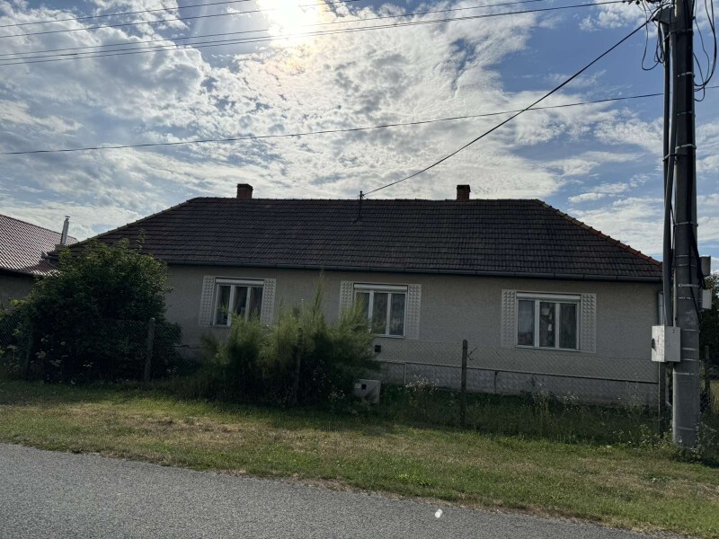 Na predaj rodinný dom v obci Veľká Čalomija. 770m2 23 900 euro + Dohod