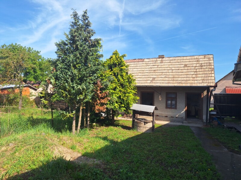 Na predaj rodinný dom v obci Veľká Čalomija. 770m2 23 900 euro + Dohod