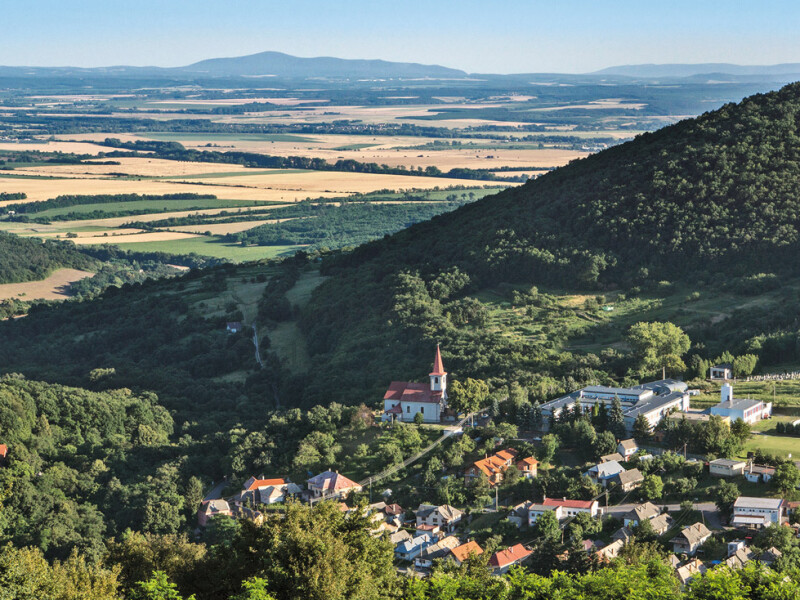 Pozemok (3,1ha) na Hrušove s panoramatickým výhľadom.