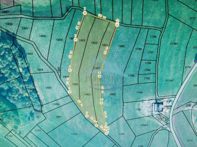 Krásny pozemok v katastri obce Detvianska Huta s výmerou 7750m2.