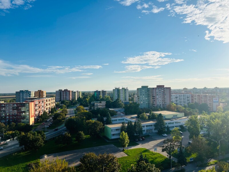 Prenájom 2 iz. bytu s balkónom a klímou na Komárňanskej v NZ